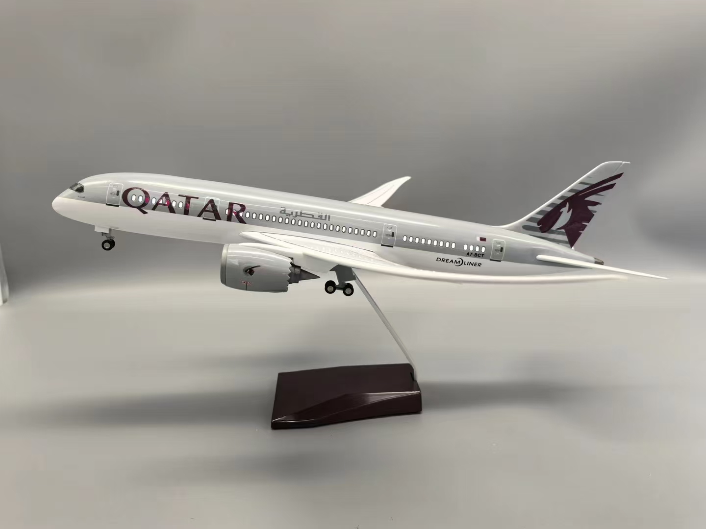 Modellino in Resina di Aereo Q - Home Decor Qatar recensione e prezzo